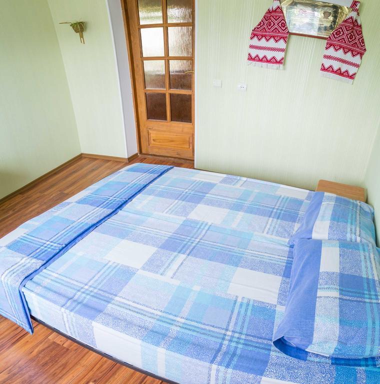 Guest House Cherepaha Kam'janec'-Podil's'kyj Esterno foto