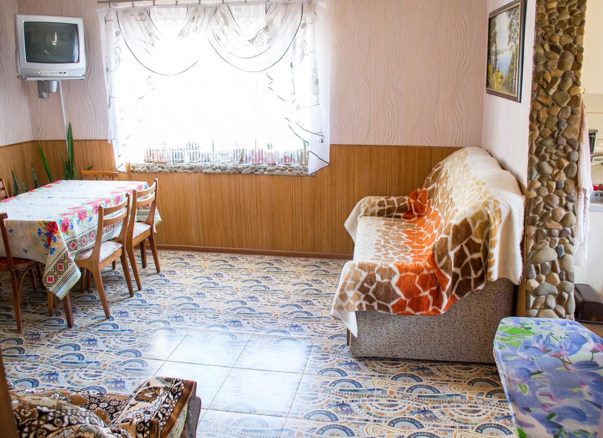 Guest House Cherepaha Kam'janec'-Podil's'kyj Esterno foto